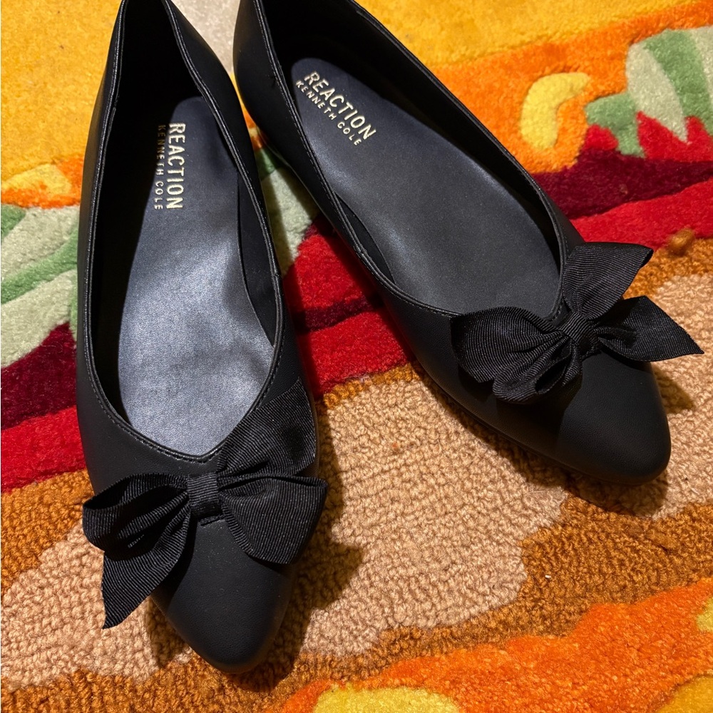 Kenneth Cole Reaction Lily Bow Flats - Picture 2 of 4